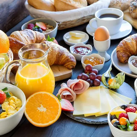 Отель Four Points By Sheraton Arabellapark 4*